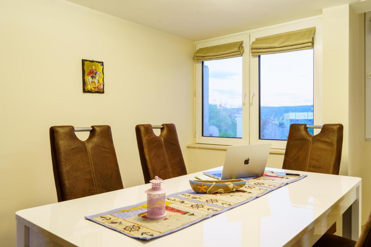 Centrally Located In Apartament *